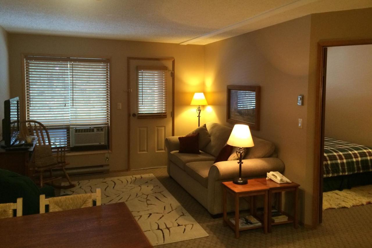 The Griz Inn By Park Vacation Management Fernie Esterno foto