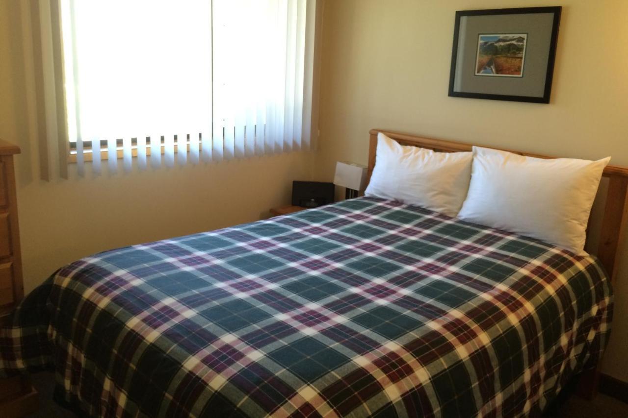 The Griz Inn By Park Vacation Management Fernie Esterno foto