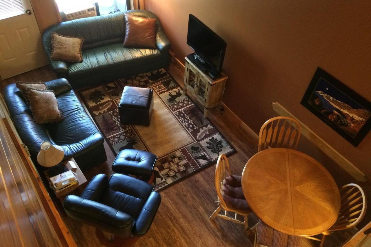 The Griz Inn By Park Vacation Management Fernie Esterno foto