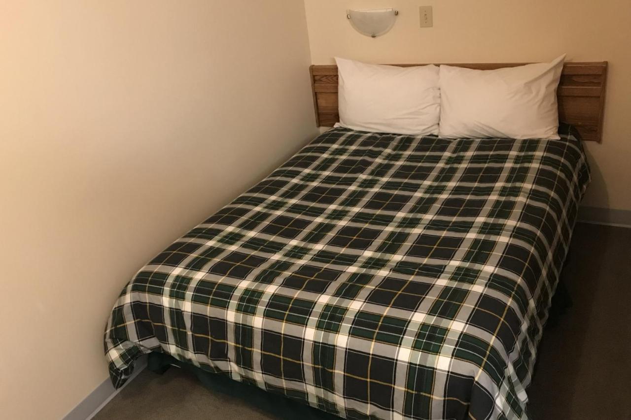The Griz Inn By Park Vacation Management Fernie Esterno foto
