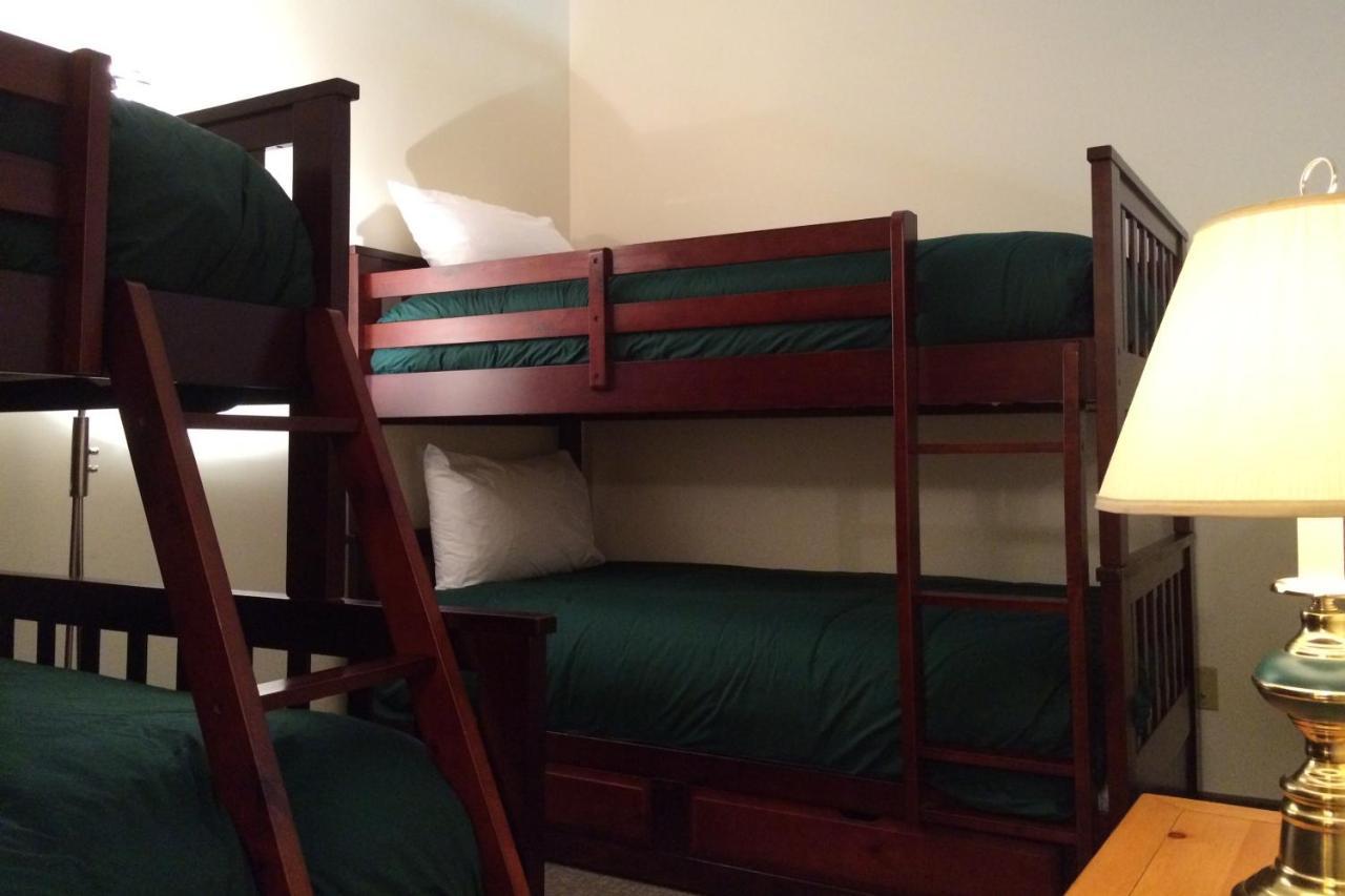 The Griz Inn By Park Vacation Management Fernie Esterno foto