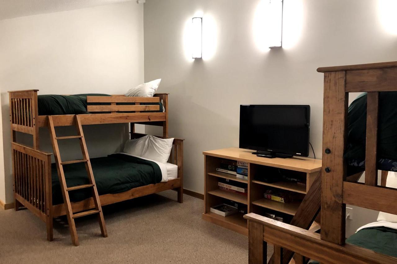 The Griz Inn By Park Vacation Management Fernie Esterno foto