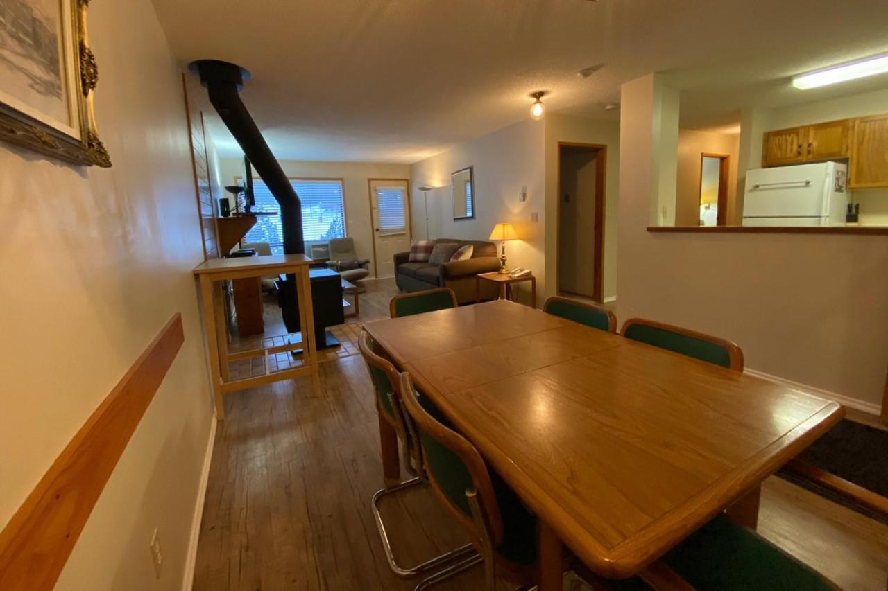 The Griz Inn By Park Vacation Management Fernie Esterno foto