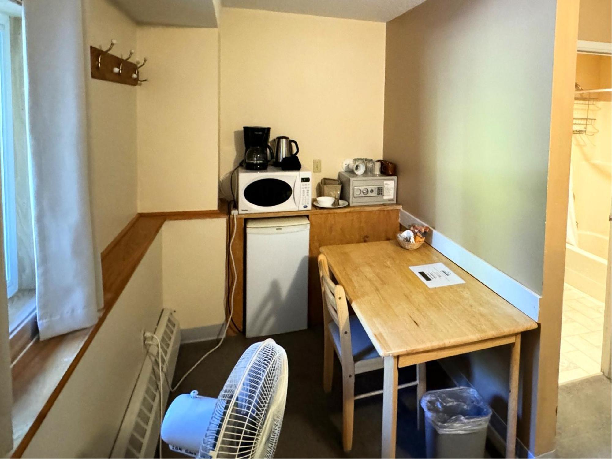 The Griz Inn By Park Vacation Management Fernie Esterno foto